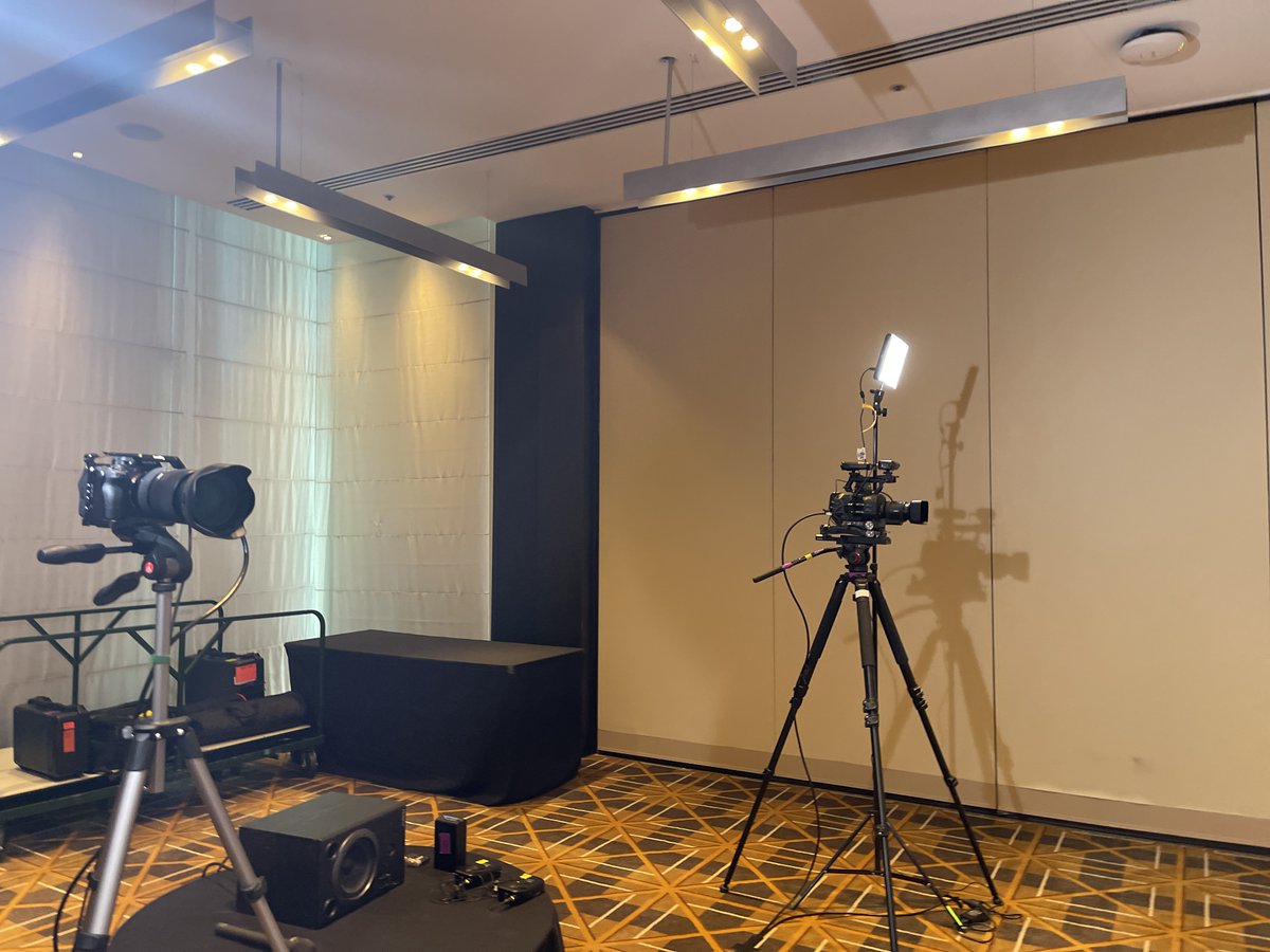 🎥 Ever wonder what goes on behind the camera? Here’s a sneak peek of how we bring your vision to life. #BehindTheScenes #VideoProductionMagic