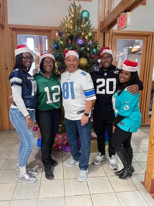 MikeJRogers4's tweet image. Merry Christmas and Happy Holidays from our family to yours!
#CurrentSituation #TisTheSeason