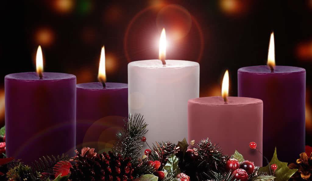 CrossrdsAcademy's tweet photo. Merry Christmas Eve from our Crossroads family to yours! We wish you a joyful and blessed Christmas spent with the ones you love. 🎄❄️ https://t.co/ulN5aNXtTB