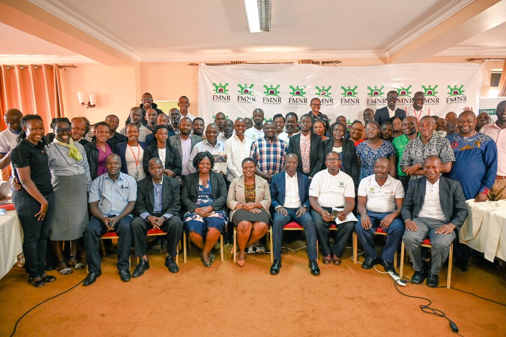 fmnrnetwork's tweet photo. Wishing our members, partners and the esteemed farmers a very merry Christmas..... 
As we end the year, let's continue greening landscapes. https://t.co/M0NjU4Zy5Y