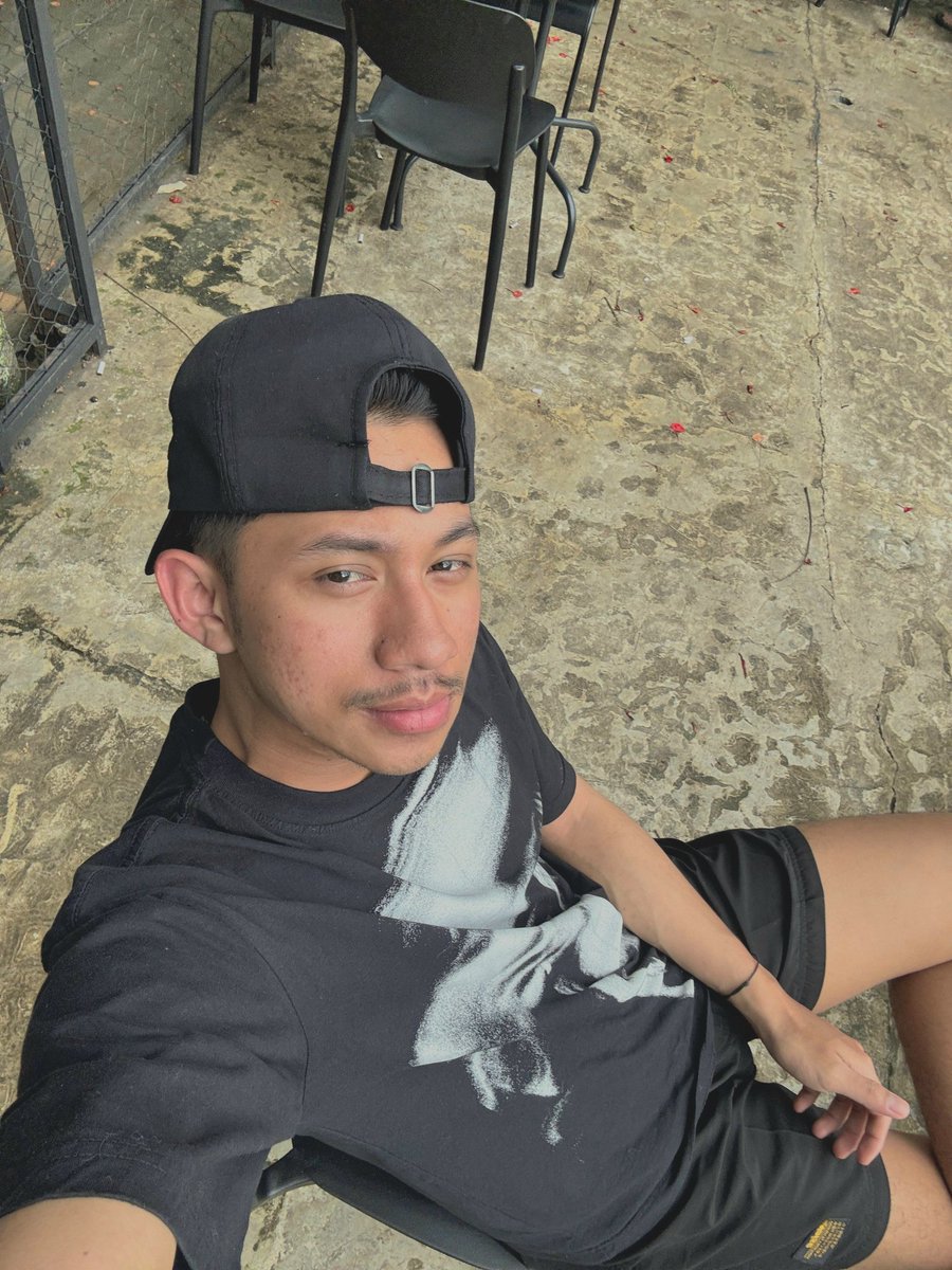 bayiigd's tweet photo. sentul bogor❌️ 
sentuh aku✅️🤣 https://t.co/Yk9NtDSrNT