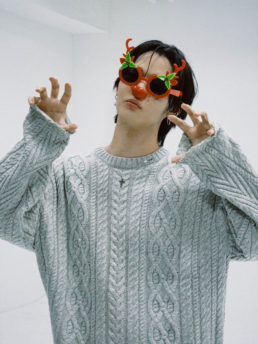 [📸] Film BAEBAE in Christmas

MERRY CHRISTMAS with BAEBAE

#배진영 #BAEJINYOUNG