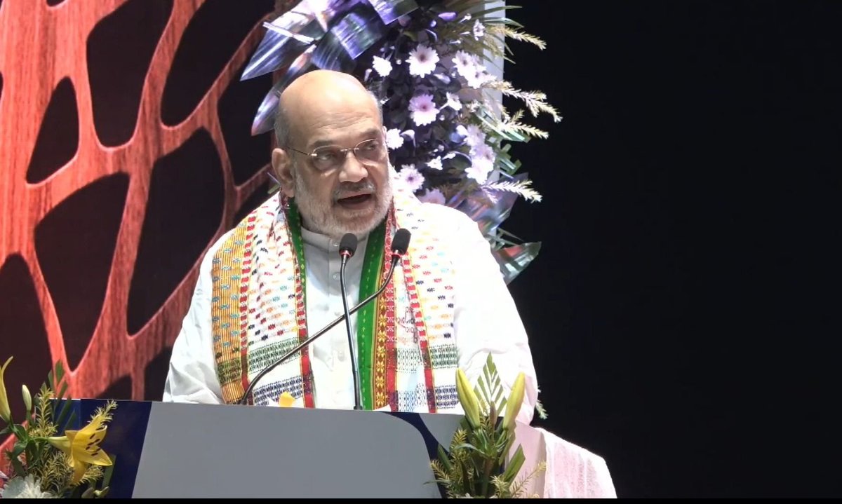 DDNewsHindi's tweet image. केन्द्रीय गृह एवं सहकारिता मंत्री @AmitShah आज 10,000 से अधिक M-PACS, डेयरी और मत्स्य सहकारी समितियों को राष्ट्र को समर्पित करेंगे। इस अवसर पर वह नवगठित समितियों को पंजीकरण प्रमाणपत्र, #RuPay किसान क्रेडिट कार्ड और माइक्रो #ATM वितरित करेंगे 

इसके अतिरिक्त सम्मेलन में किसानों की