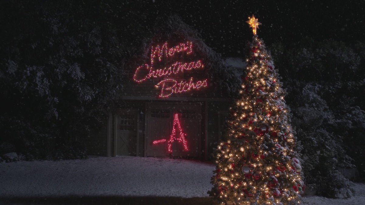 weblittleliars's tweet photo. galera, feliz natal. https://t.co/mAJ7ojrVF6