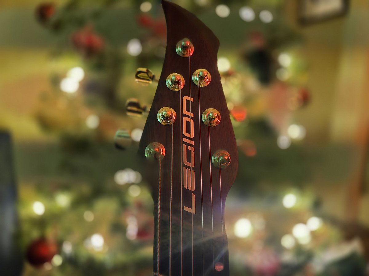 venomistic736's tweet photo. MERRY CHRISTMAS! #abasi #guitar #abasiconcepts #tosin https://t.co/ro4Ao0fDUN