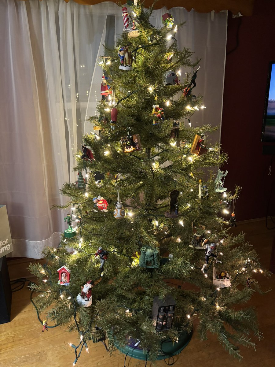 ggeekJon9575's tweet image. Christmas Tree 2024 #christmastree #christmastreedecorations #christmastreelights #christmastree2024