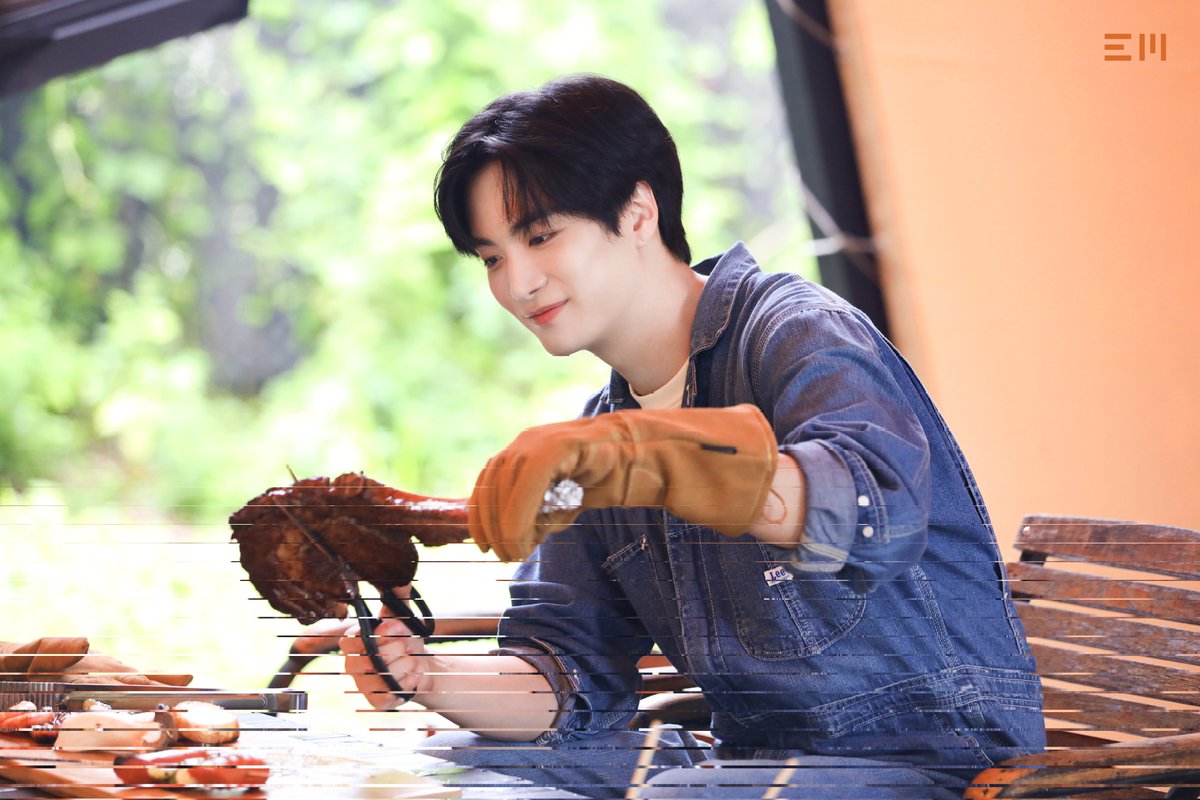 [#NOTICE]
🎅쫑산타가 준비한 크리스마스 선물🎁 

최고다김종현 2025 SEASON'S GREETINGS 비하인드를
지금 바로 네이버 포스트에서 확인하세요💙 

✨ naver.me/IgJG706H 

#KimJonghyeon #김종현