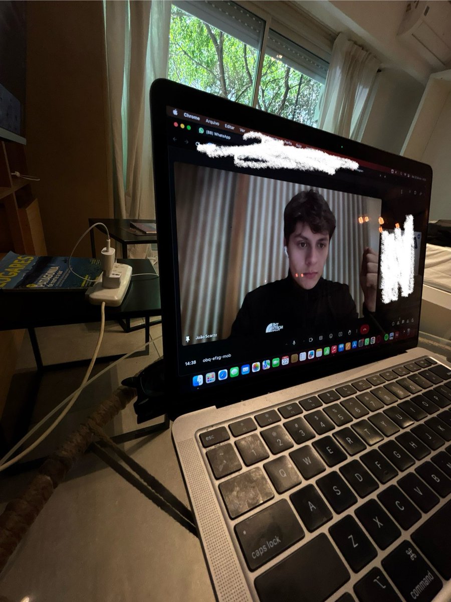 Feliz Natal, galera! 🎄🎁

Vou dar 3 meses de consultoria 100% gratuita pra 3 pessoas com nutri, fisio e personal!

Pra participar:
Dar like
Dar RT
Escolher UM número de 0 a 100 nos comentários.

Anotei 3 números no bloco de notas e tirei print. 

Quem acertar primeiro ganha!