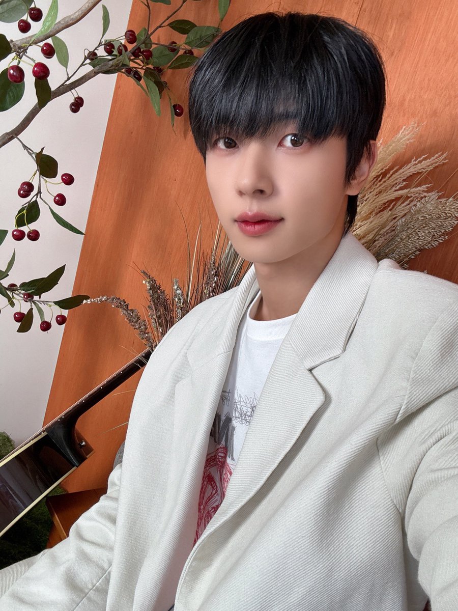 [#강현]
여보세요?! 
위브야? 응 나야 현구.