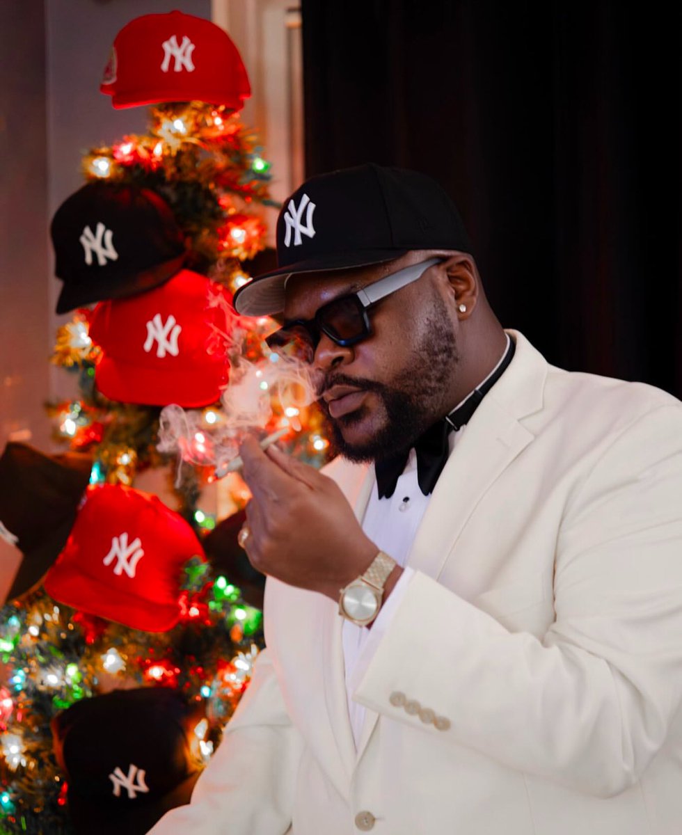 New York niggas are the most unserious group of people ever. Look at my friend, yall. 😭