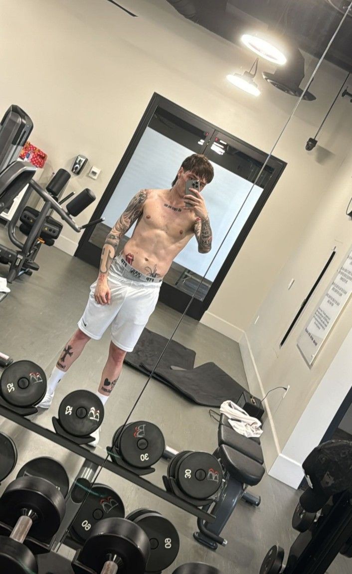 Cada reacción es un mamada de riata a Peso Pluma: