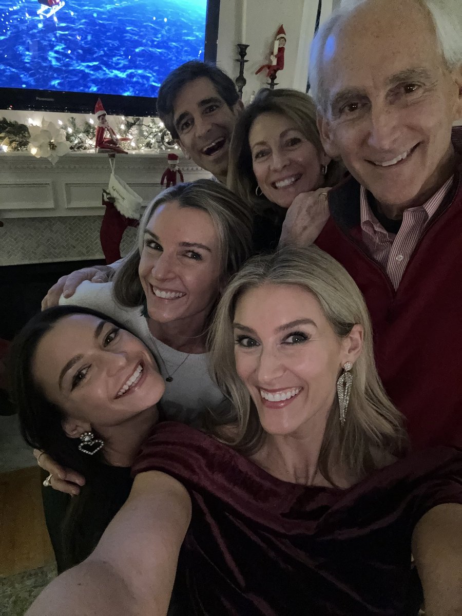 sonarhassett's tweet photo. Merry Christmas from the Hassett Family https://t.co/LlFuwiHJOA