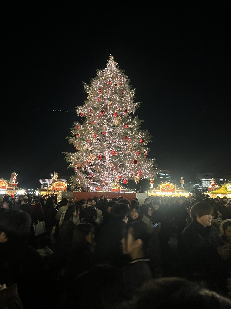 Fumigator00's tweet photo. 入場並び1時間半
クリスマスマーケット良かった👌 https://t.co/UstyDhXVqm