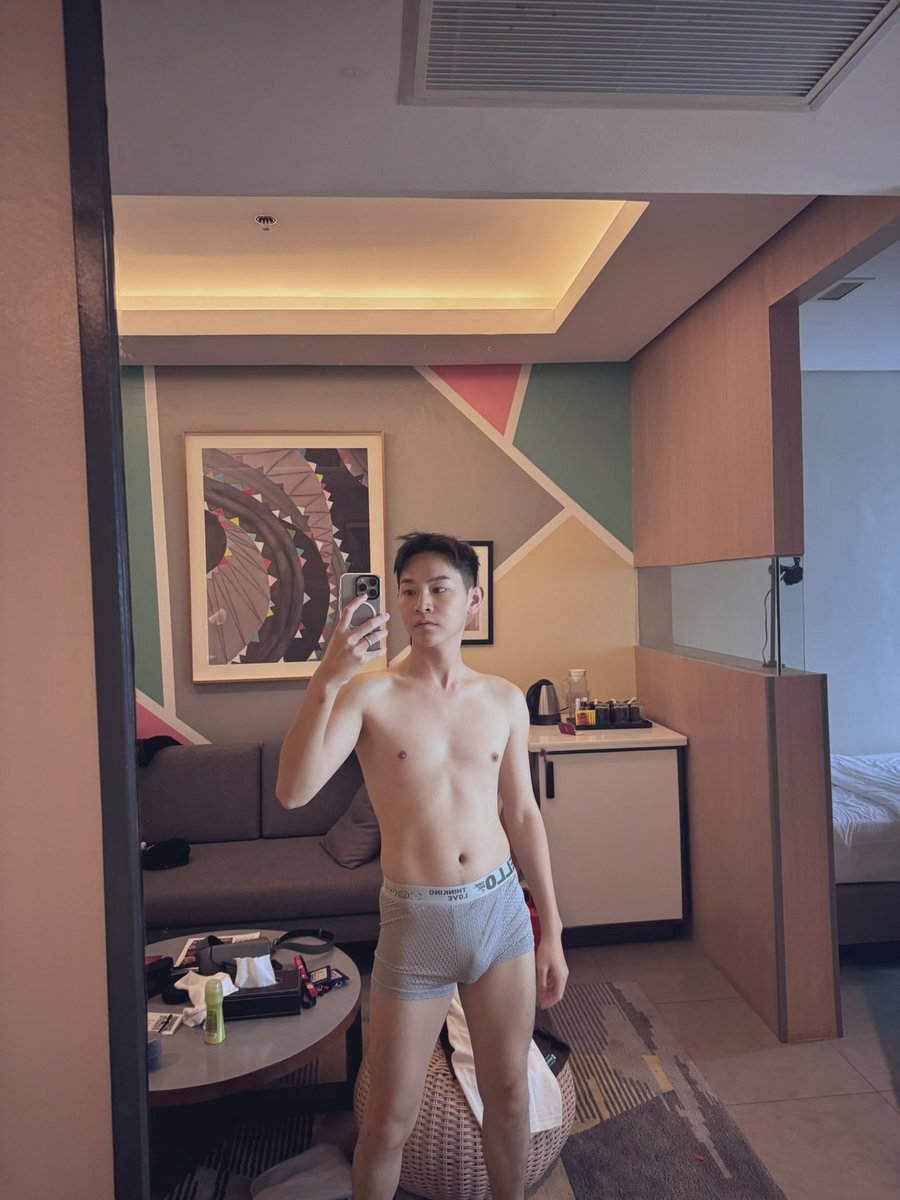 住飯店一定會挑有全身鏡的😍