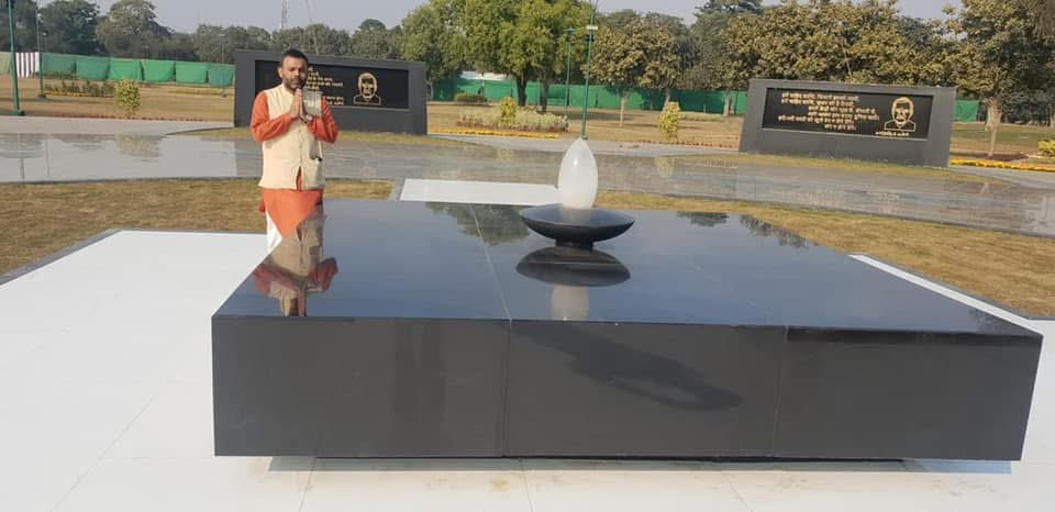 VimalUpadhyay's tweet photo. भारत माता की जय हो।🇮🇳
विचारधारा-सिद्धांतों पर आधारित राजनीति एवं राष्ट्र समर्पित जीवन से भारत में विकास, गरीब कल्याण और सुशासन के युग की शुरुआत करने वाले भारत रत्न आदरणीय अटल बिहारी वाजपेयी जी की १००वी जन्मजयंती पर उन्हें कोटिशः नमन।
#shraddeyAtalji
#atalbiharivajpayee https://t.co/9XWMUDCd6W