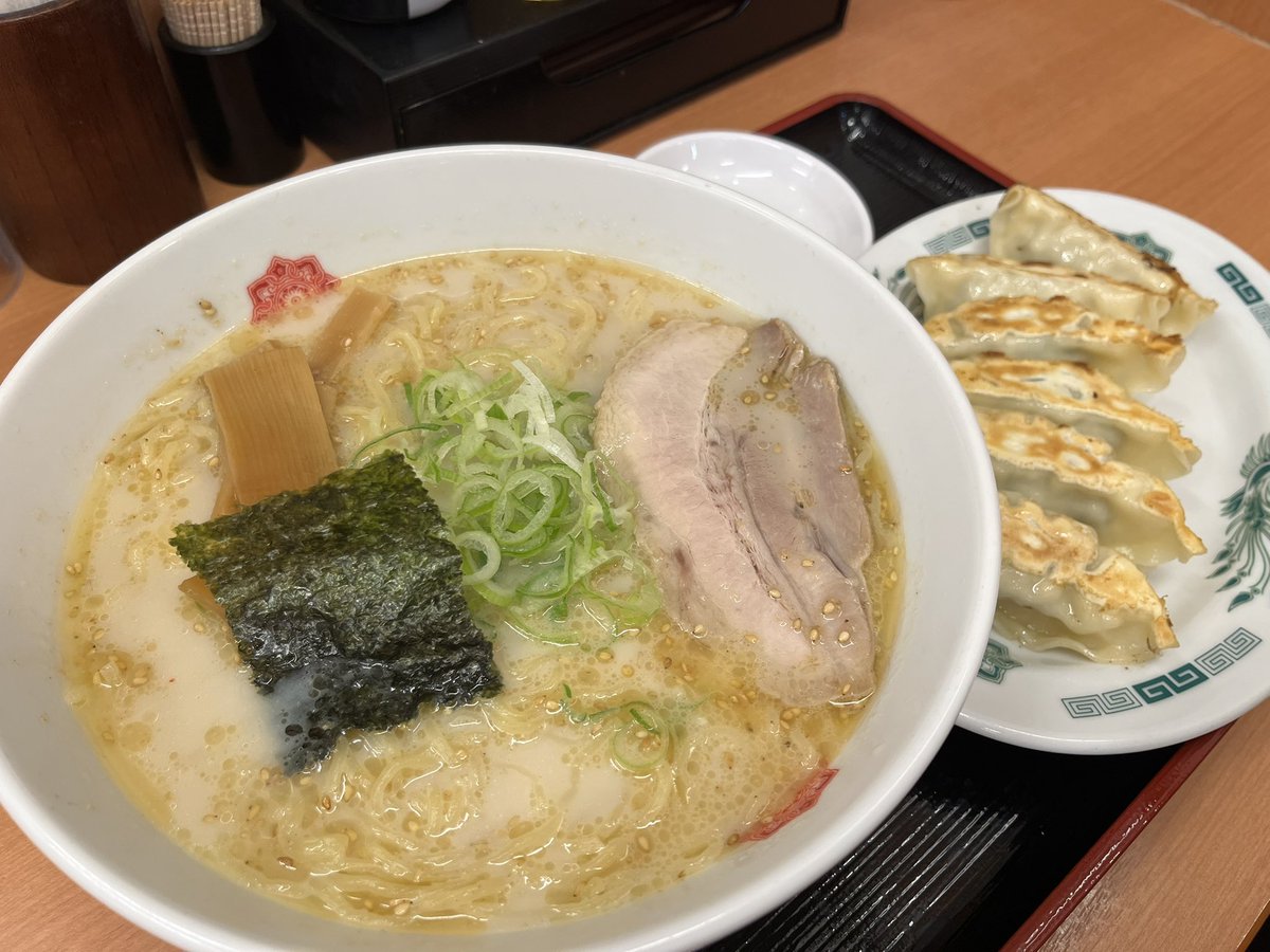 TTM1173's tweet photo. 撮影終わりのラーメンは最高ですね！

ってクリスマスらしいものにすれば良かったかな？…笑

#ランチ #ラーメン #撮影飯 
#被写体さんと繋がりたい https://t.co/VffDzJ8dRz