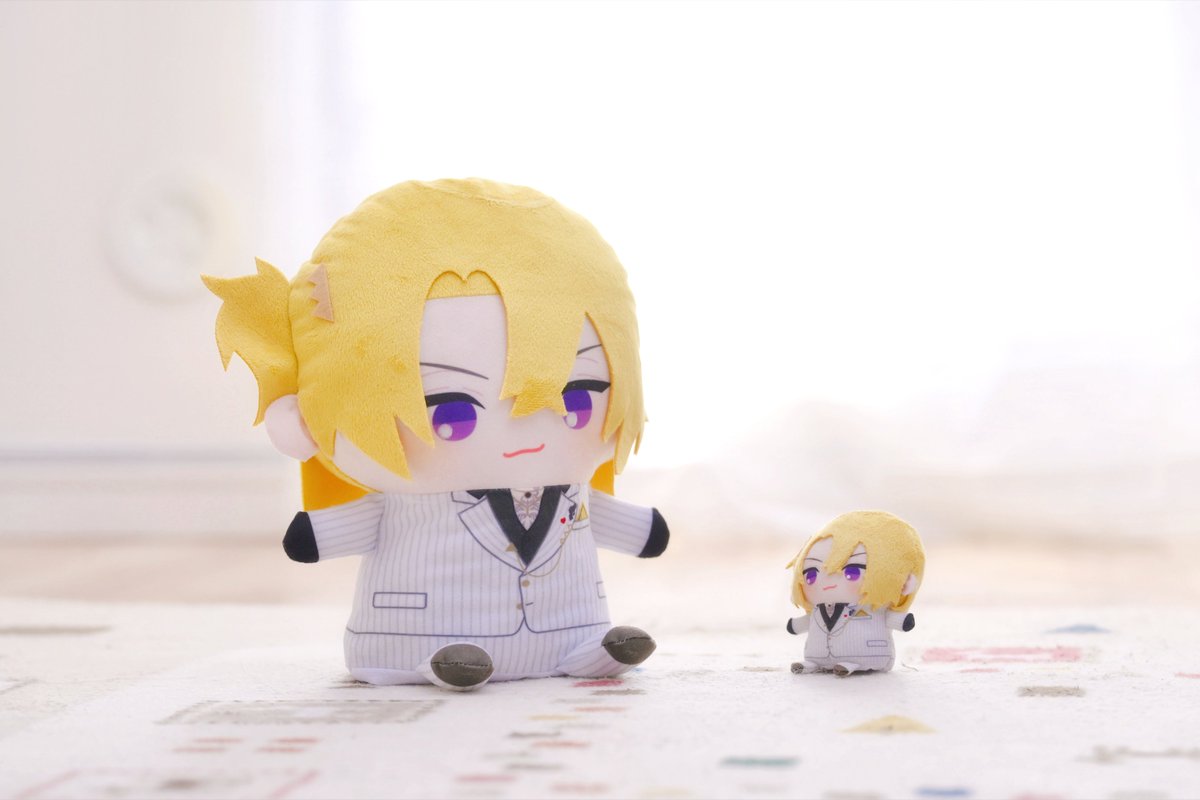 デカぱぺ来た〜✨✨✨
クリスマスプレゼントだ〜🎁🎄🦌🛷🎅🏻
#Luxiem3rdAnniversary
#lucakaneshiro #ShuYamino 
#VoxAkuma  #IkeEveland