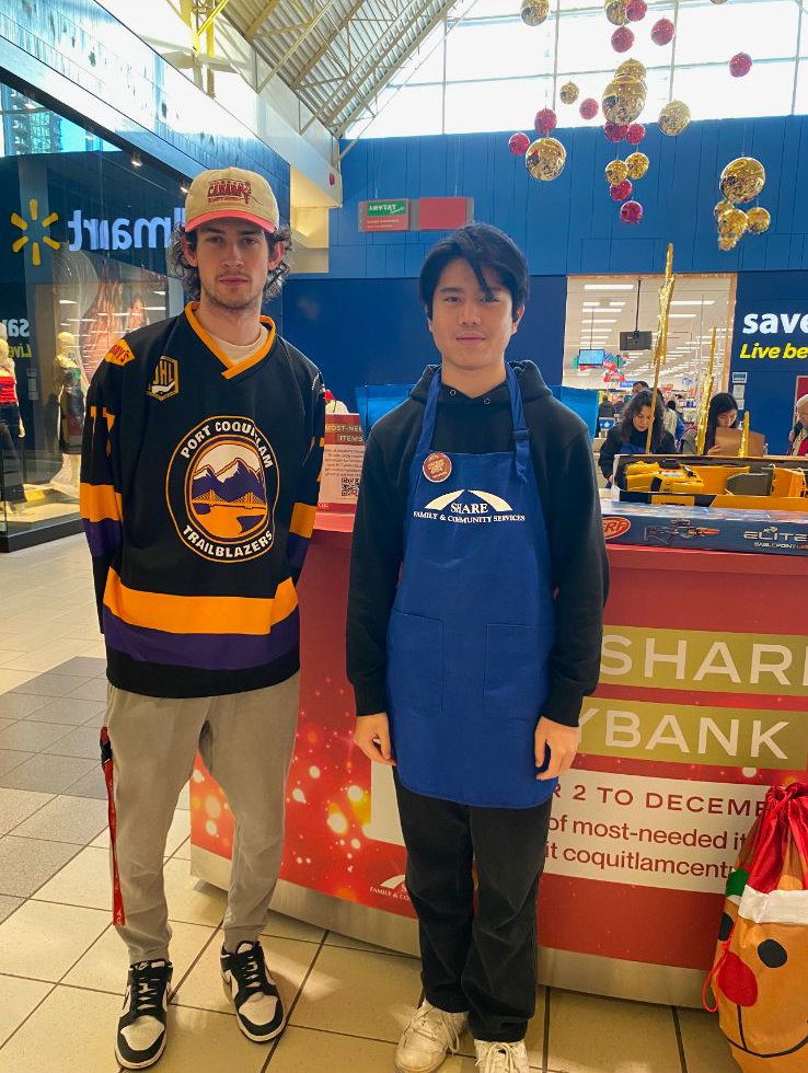 🎁 Toy Drive Drop-Off! 🎁
The team delivered all the amazing donations from our toy drive today! Thank you to everyone who brought toys and helped make a difference this holiday season.
🏒 Next Home Game Alert! 🏒
📅 January 3rd, 2024
⏰ 7:00 PM
📍 Port Coquitlam Community Centre