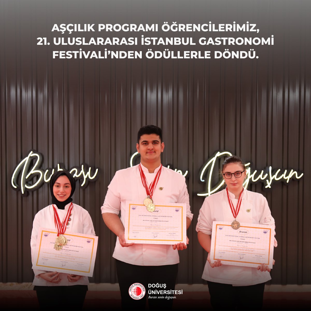 Aşçılık programı öğrencilerimiz, 21. Uluslararası İstanbul Gastronomi Festivali’nde üniversitemizi gururla temsil ederek önemli dereceler kazandılar.🍴🏅

Öğrencilerimizi tebrik ediyor, başarılarının devamını diliyoruz! 💫

#DoğuşÜniversitesi #Gastronomi