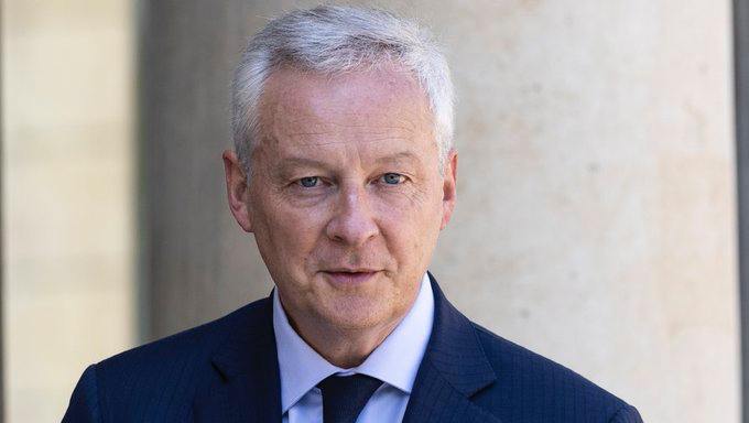 LE MAIRE DÉJÀ VIRÉ
Le "professeur de politique et géopolitique" à l'École de Lausanne s'est révélé si brillant qu'on l'a prié d'aller exercer ses talents ailleurs.
Le voici «conseiller» chez le fabricant néerlandais  de semi-conducteurs ASML... Courageux les 🇳🇱 !!!