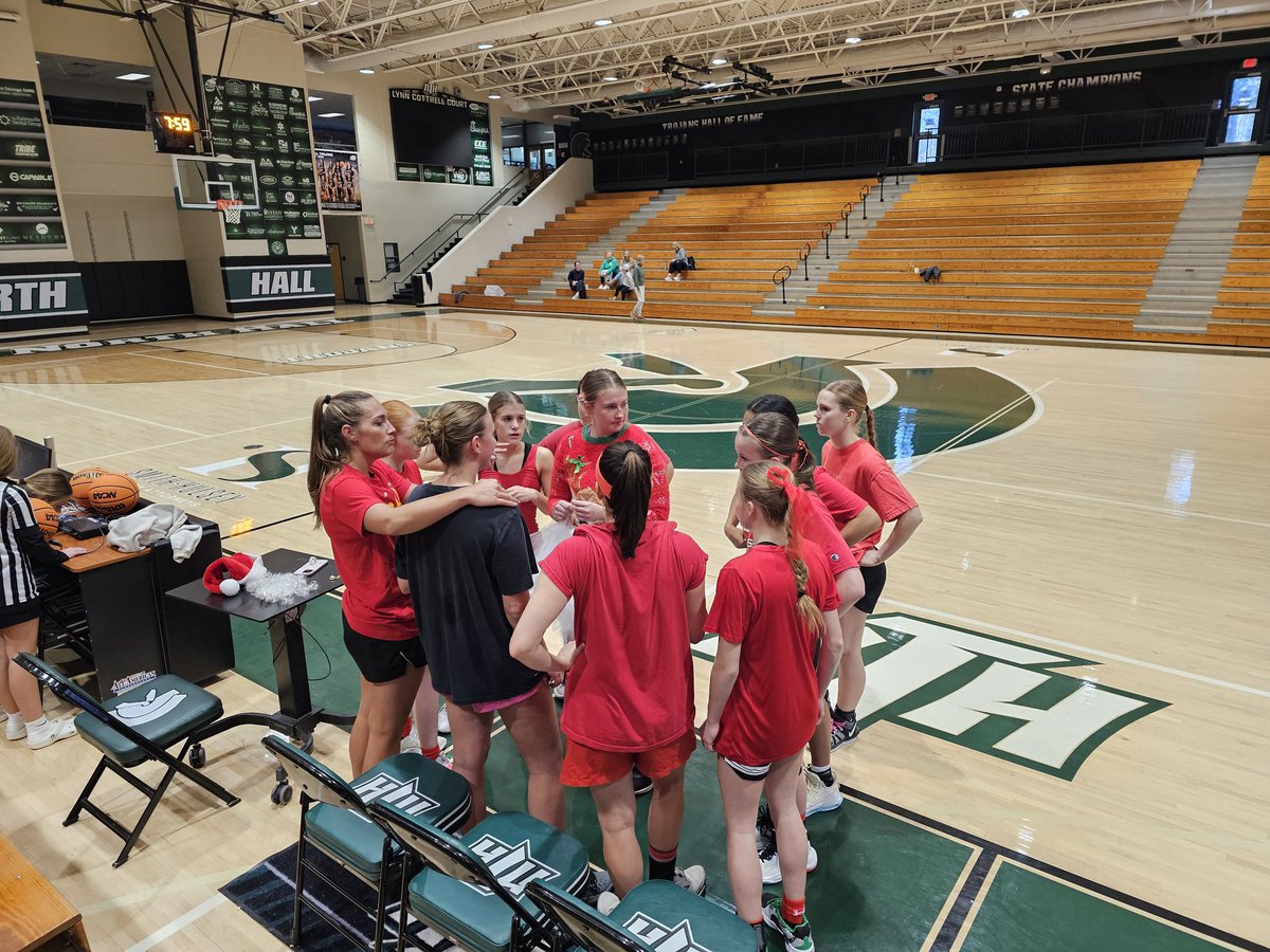 ZaraGosse's tweet photo. No days off on the road back! Coached my coach (@AnnaClaireAtha) and teammates in our Red vs Green Christmas game yesterday &amp; 116 degrees today at PT 💯 Merry Christmas! #MerryChristmas    #Classof2027 #DelayednotDenied #ComboForward #Roadback #Smarter #Stronger #Better https://t.co/huyvm7s7Wz