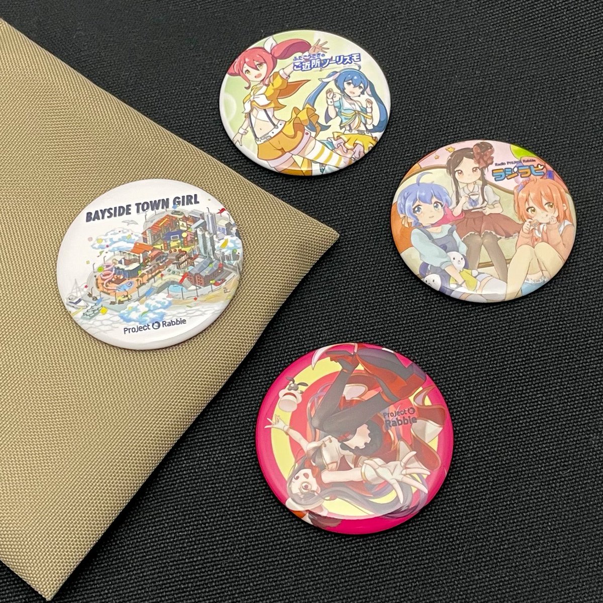 ProjectRabbie's tweet image. いよいよ今週末はコミケですね‼️

ブースではレコードの試聴コーナーをはじめ、
発売中のゲーム #ふたうさ #LABIT の体験プレイもしていただけます🎮

さらに…

／
ガチャガチャで缶バッジをプレゼント🎁✨
＼

どれが当たるかお楽しみに♪

ぜひお立ち寄りください🐰🐰

#プロラビ #C105