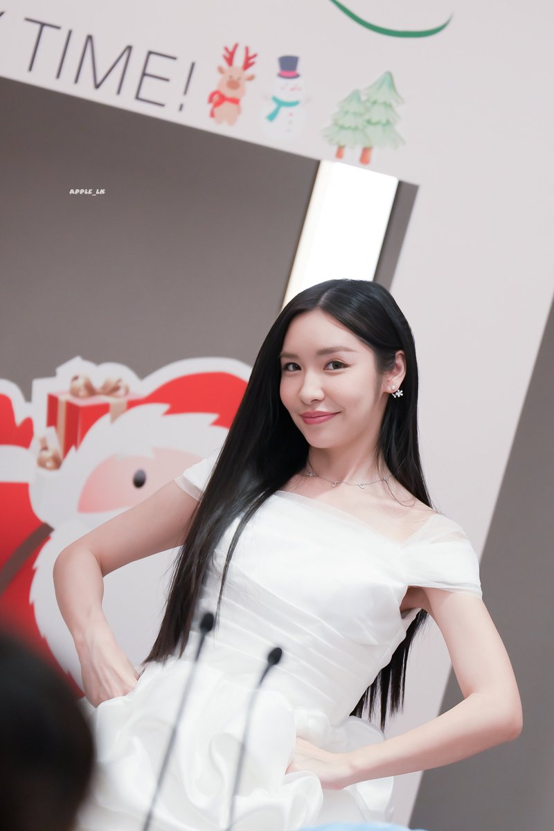 Apple_LK927's tweet photo. You are the most wonderful part of the most wonderful time of the year. 🫡💘

Merry X’mas my love.🎅🏻 
The best Christmas gift is YOU. 🎁
You’re my one and only. 🔮🧣🎄🍎

LOOKKAEW OF LOOKLOK 25
#lookkaewkamollak https://t.co/deDRZOoSIH