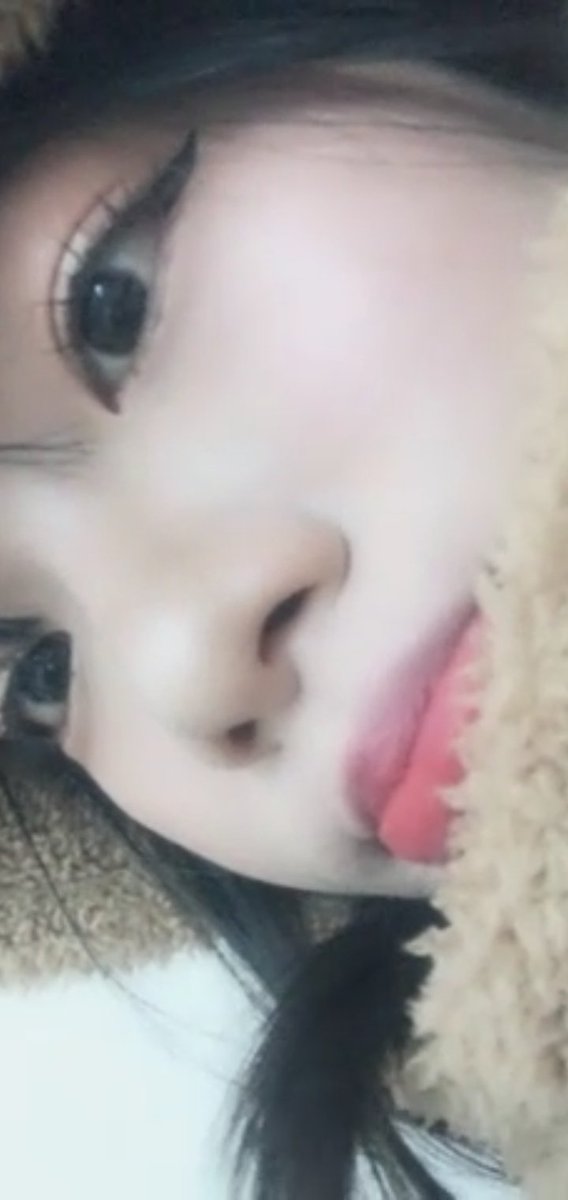 haha595441's tweet photo. clips lộ hàng và nhiều thứ rên có Facebook mua ibbb em ạ rẻ thuiii https://t.co/2pa2nGMrcA