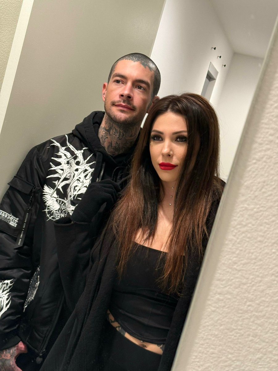 man3faces's tweet image. Cooking on Christmas Eve with 🎄@LeCastleVania @ManMadeAngel_