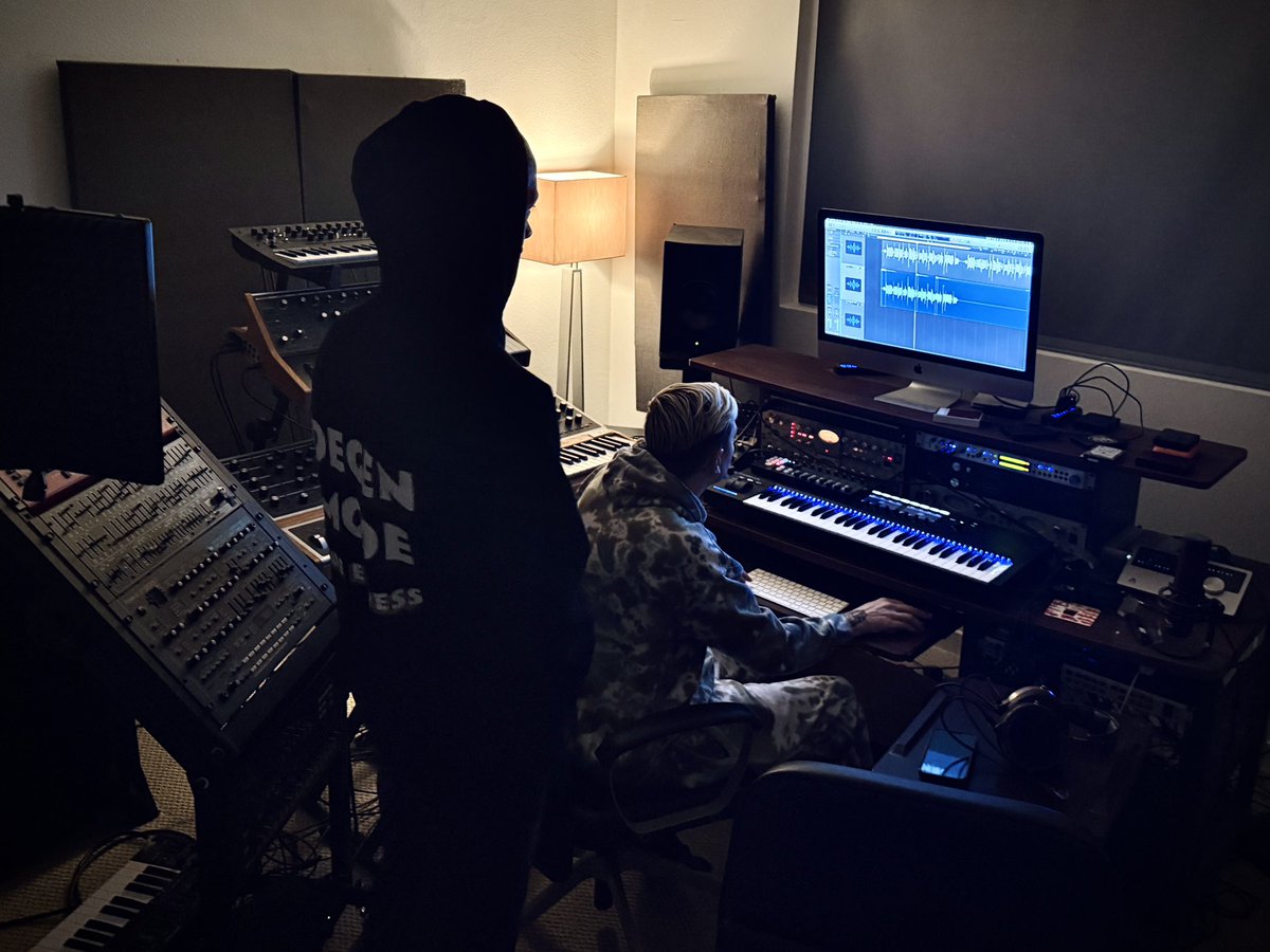 man3faces's tweet image. Cooking on Christmas Eve with 🎄@LeCastleVania @ManMadeAngel_