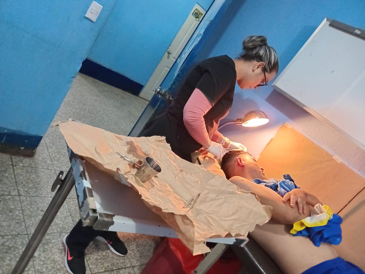 P21557Pelegrin's tweet photo. El cubano habla alto, claro y fuerte, se ríe de sus tropezones, habla mirando a los ojos y mantiene sus palabras. El cubano honra su palabra y en lo que cree, es parte de su honor. Amo a los Cubanos #Cuba #TumbaElBloqueo https://t.co/jrQauqHfZX