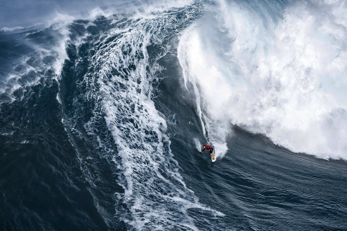 emmerich_craig's tweet photo. Some more shots of the bombs at Peahi Sunday. This is Maddox Alotis.
#peahi #jaws #maui #hawaii https://t.co/B38iOjh6cd