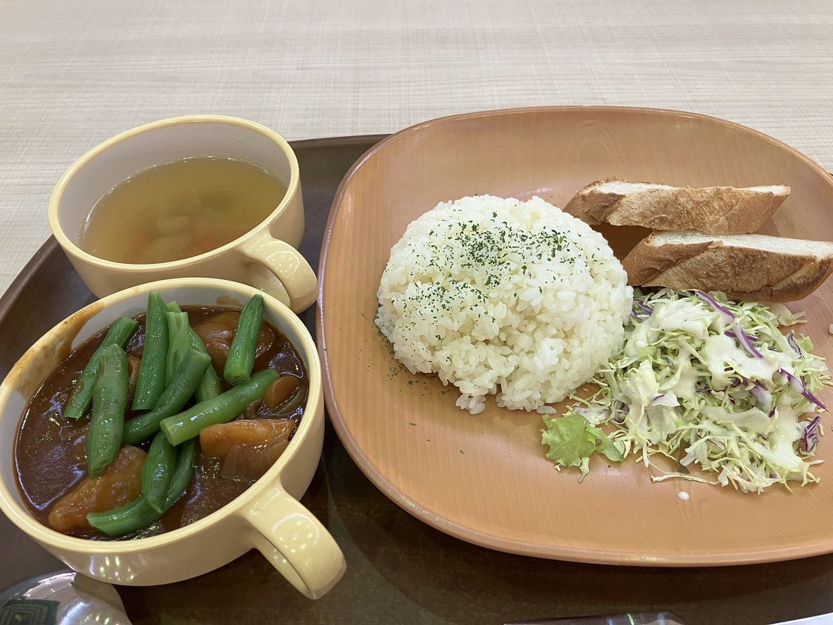 今日の学食メニューはクリスマス特別メニュー🎄