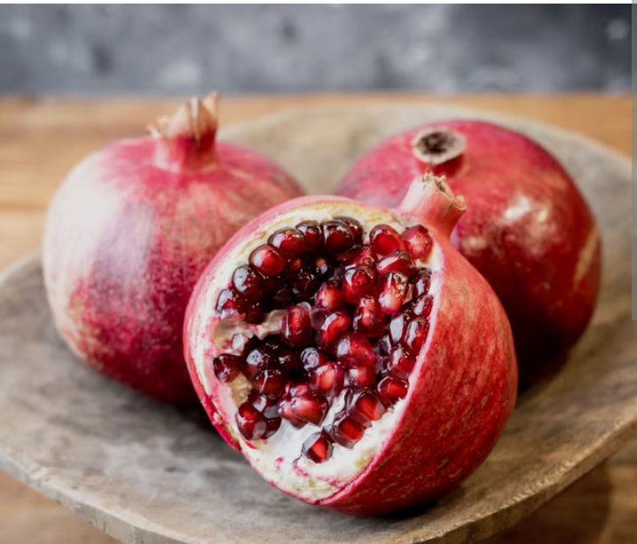 deboadebunmi's tweet photo. POMEGRANATE 
Okay I get the many health benefits this fruit offers; but no one talks about the stress involved in eating this fruit and please don't start me off on how to say the name. https://t.co/KvJ8Co2MES