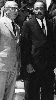 Uncommonsince76's tweet photo. Here’s Martin Luther King pictured with Ben Epstein and Jacob Rothschild…..

🤔 Epstein and Rothschild…….

I’m sure it’s nothing. https://t.co/incmK6TYht