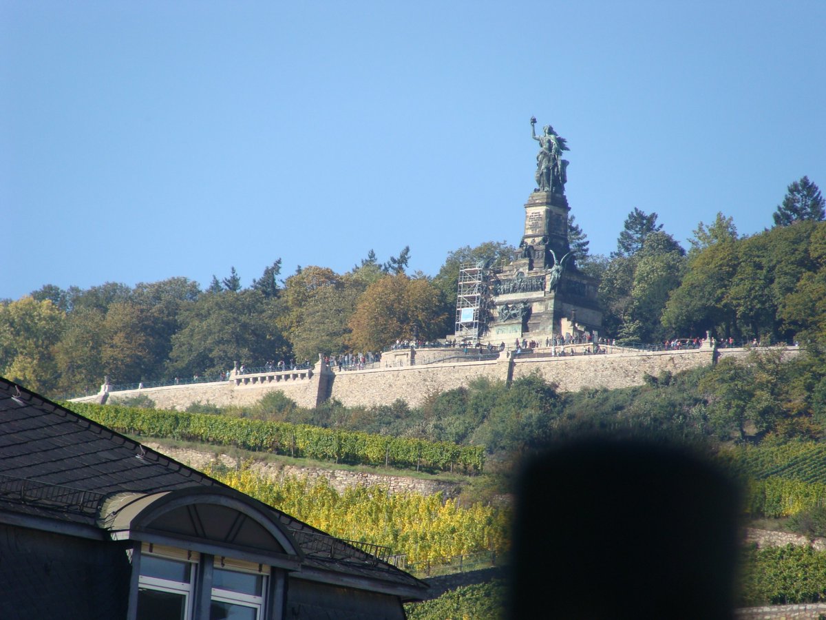 Staatsnotstand manifestiert sich – Kein Zugverkehr zwischen Wiesbaden und Niederlahnstein wegen fehlendem Stellwerkspersonal. Für den Notstand Verantwortliche  im Bahn- und Verkehrswesen, räumt endlich Eure Stühle. pro-bahn-hessen.de/?p=9663