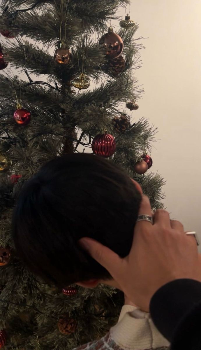 Es un lindo. Él hizo que la navidad nuevamente sea cálida para mí, te adoro.