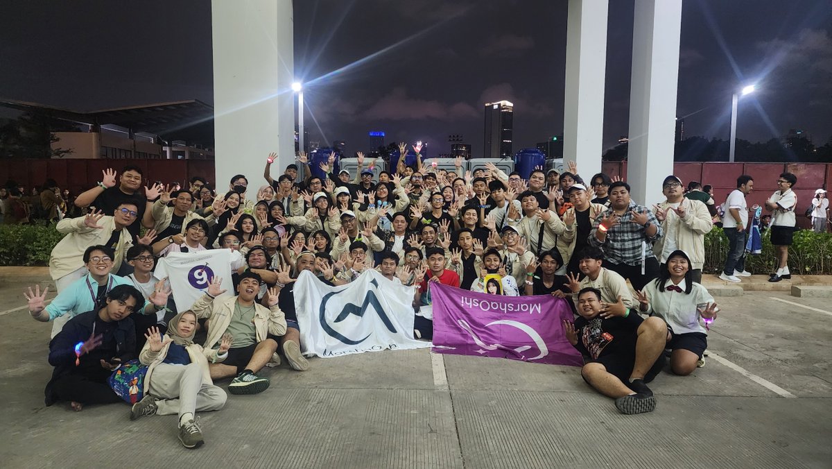 "tapi justru pertemuan pertemuan dari orang-orang yang punya kebahagiaan yang sama karna pada mereka yang bersama"

Yaps betul karena mereka yang bersama, gue ga pernah takut ga punya temen selagi punya mereka, kenal mereka punya hobi yang sama keseruan bersama dan memberi