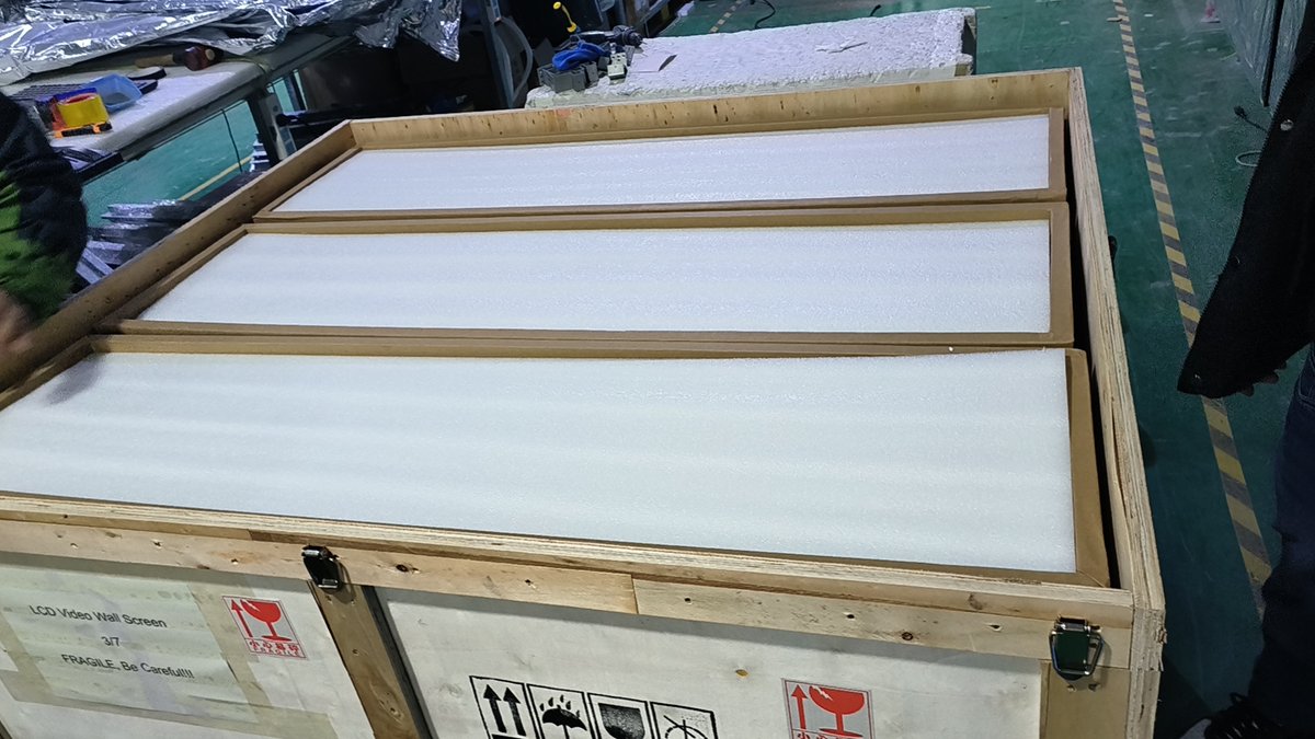 Rachel_yu433's tweet image. RACVISION LCD Video Wall Screens, Packing with Honeycomb Carton and Wooden Case, to Keep Delivery Well with No Damage. By the Way, Air Case with Wooden Frame is Also Good Choice. #videowall #lcdwall #lcdvideowall #55videowall #videowallmonitor