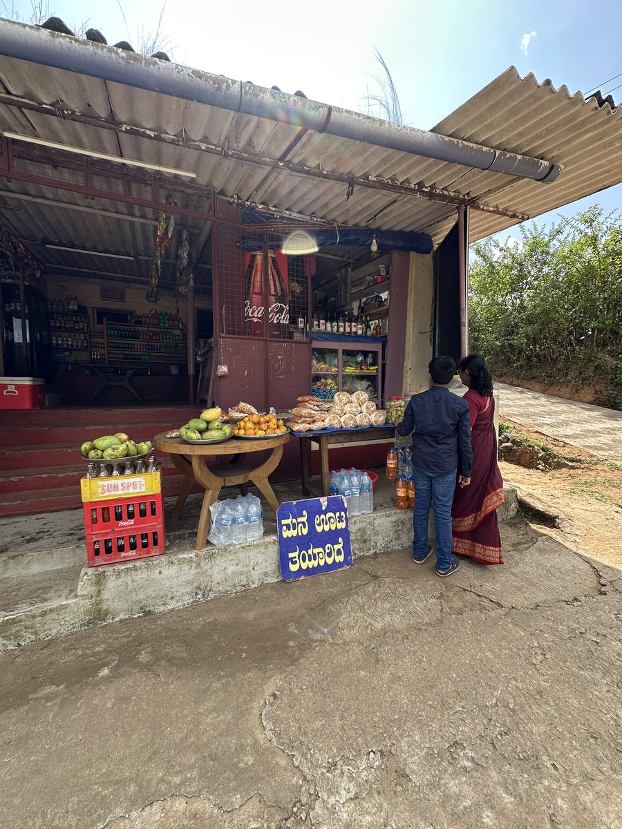 Pratvii's tweet photo. Shri Kaveri Hotel serves hot, home-cooked food in the sacred hills of Talakaveri. Food served on banana leaf and conversation makes for a delightful experience.
#homecookedfood #coorgdiaries #talakaveri #food #coorg #ThindiCapital https://t.co/RBUwTp6GEE