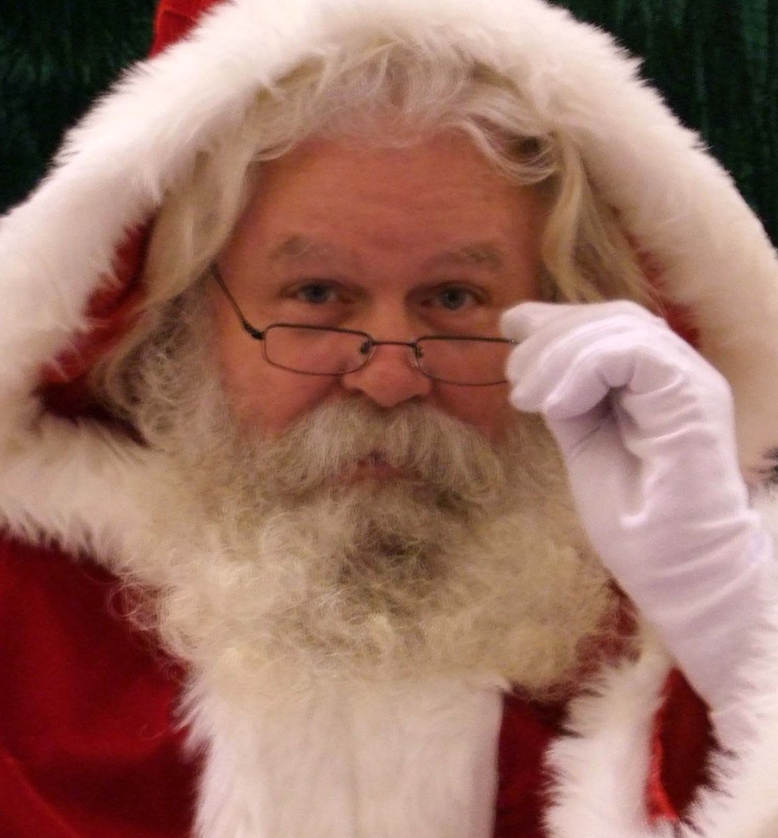 MeinGottNiles's tweet photo. "A little big for Santa's lap. Well, have you been a good boy this year?"

"Another year in my merrymaxxing jinglecel life."

".......what?"

"Look I appreciate you collapsing that mine in the Congo but I'm going to have to ask for something a little more 'total' this time..." https://t.co/aHHU3jxR71