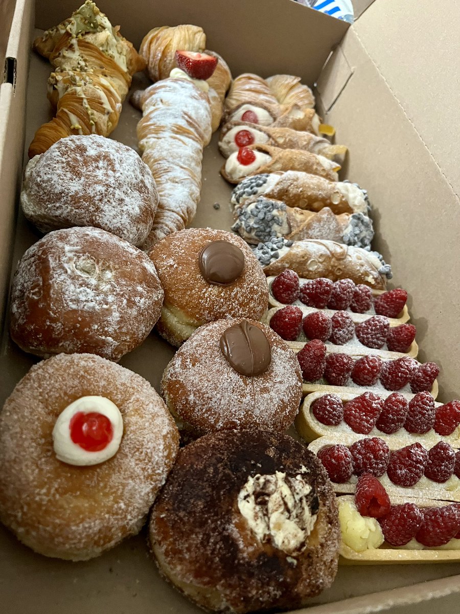 notsotiny23's tweet image. #MerryChristmas #italianpastry #bombolini