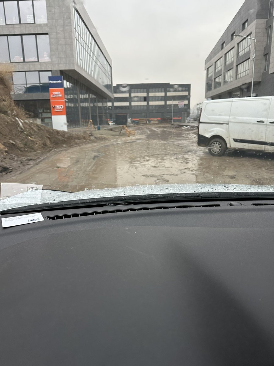 #Büyükşehirİşbaşında <a href="/mansuryavas06/">Mansur Yavaş</a> <a href="/ankarabbld/">Ankara Büyükşehir</a> biz işe nasıl gidiyoruz buraya paket servis bile yemek getirmiyor dün aradım abi yollardan dolayı getirmiyoruz dedi yazık ya verilen söz nerde yıl sonuna hallediyoruz demiştiniz