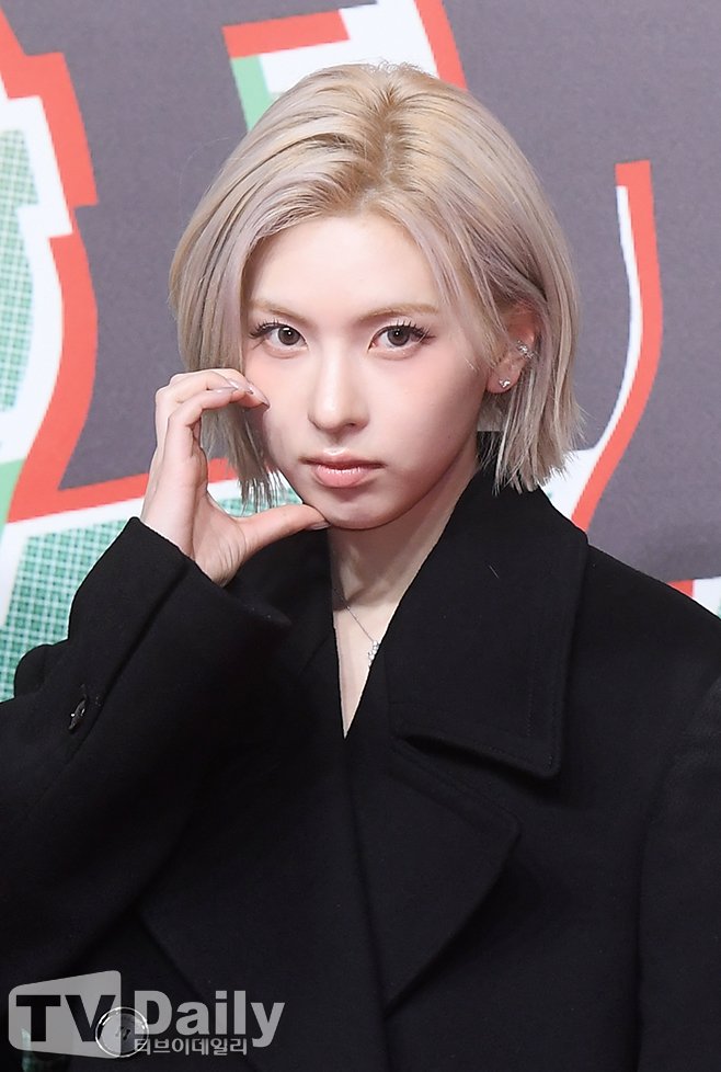 행얄 tweet media