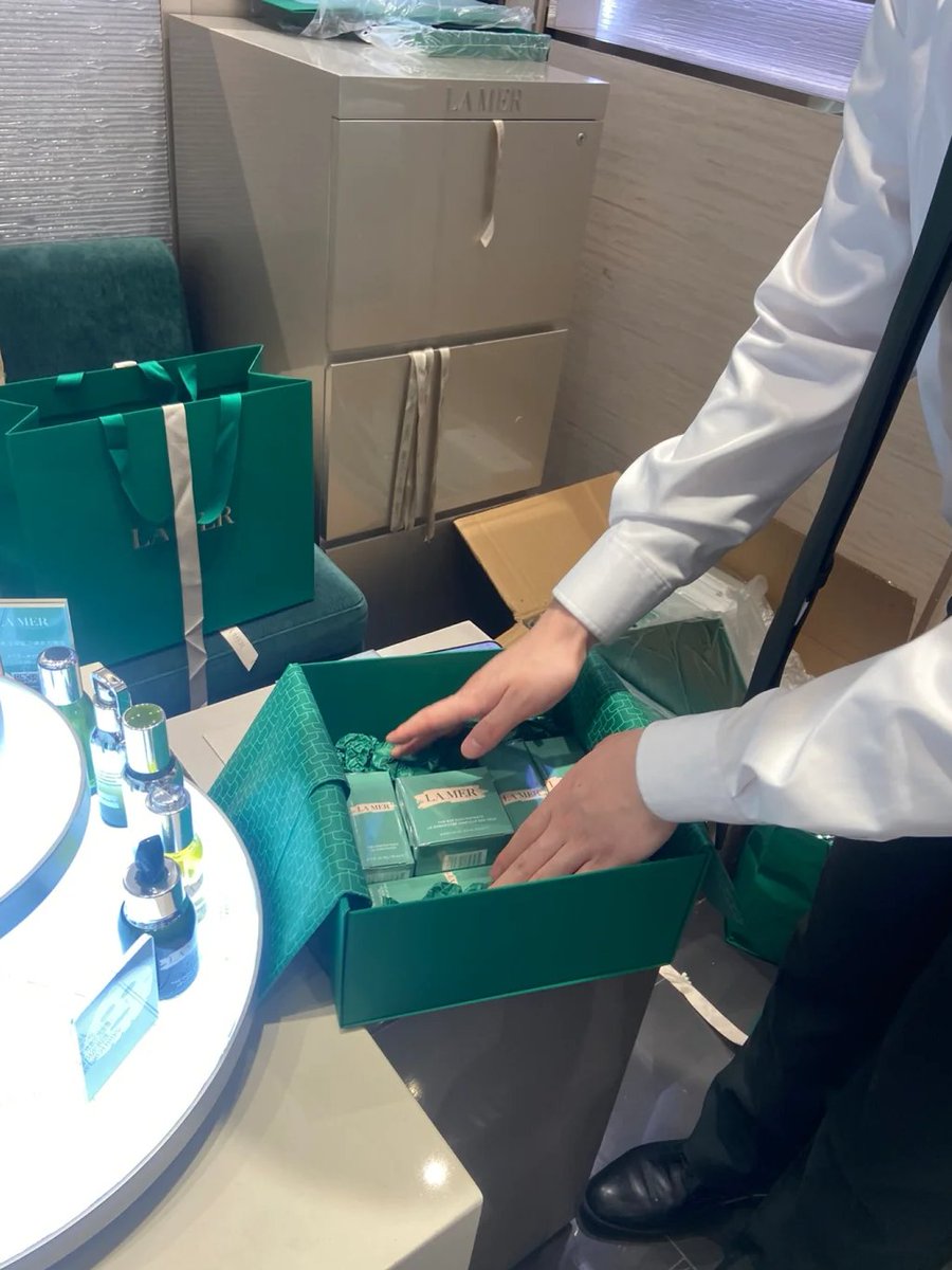 Leecoolanm's tweet image. Why do I feel relaxed when I am shopping?