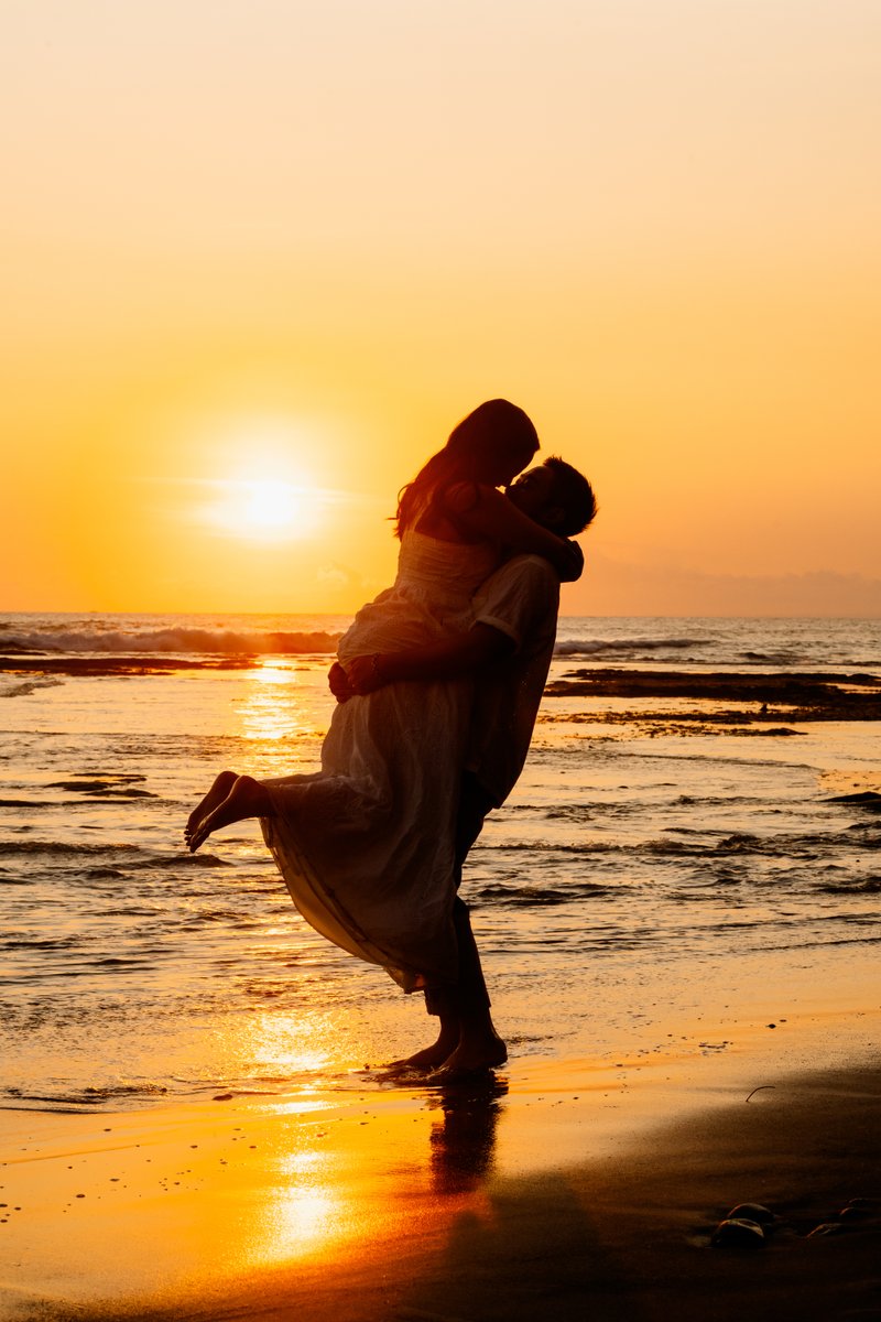 dedotphotograph's tweet image. This fun loving couple from Singapore brought boundless energy and infectious joy to every frame, making their joyful pre-wedding photoshoot a true adventure from sunrise to sunset.