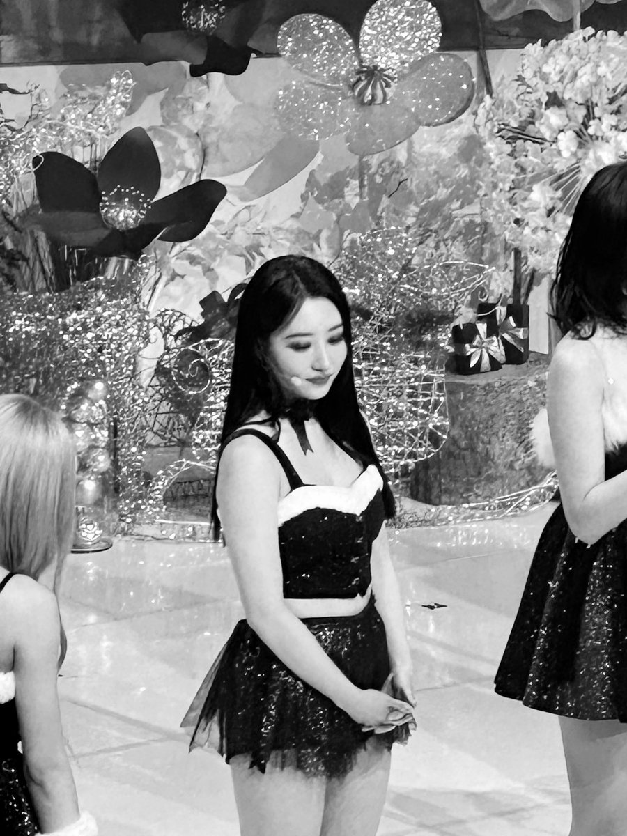 언제나 예쁜 김보라씨..오늘도 예쁘겠지🫶 다치지 말고 행복하게 노래하고 오길🥰💜