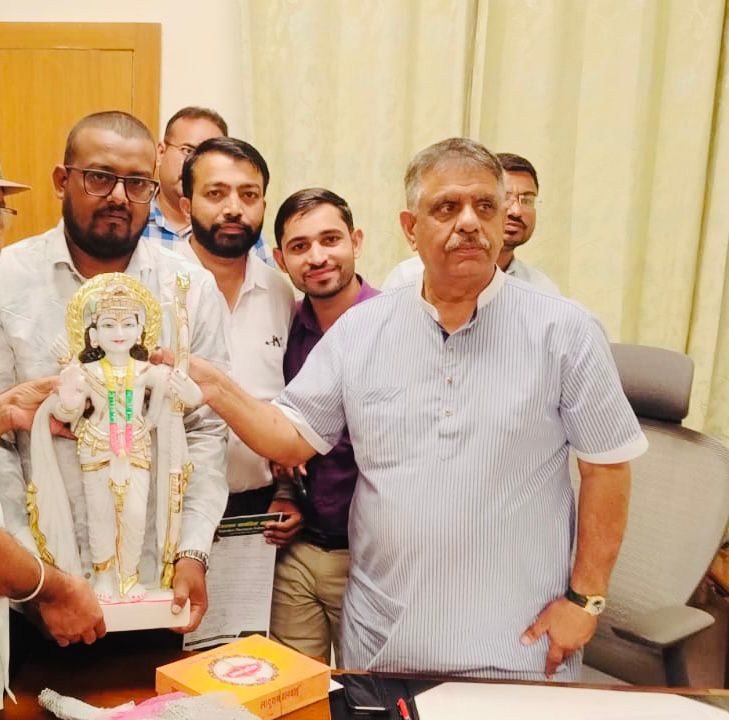 राजस्थान सरकार में चिकित्सा एवं स्वास्थ्य मंत्री श्री गजेन्द्र सिंह खींवसर <a href="/GajendraKhimsar/">Gajendra Singh Khimsar</a> जी को जन्मदिवस की हार्दिक बधाई एवं शुभकामनाएं।

ईश्वर से आपके उत्तम स्वास्थ्य, दीर्घायु व मंगलमय जीवन की कामना करते हैं।। 
#HappyBirthday 

#राजस्थान_सरकार 
<a href="/dr_vishwjeet/">Vishwjeet mitra(विश्वजीत मित्रा)</a> 
<a href="/pantlp/">LP Pant</a> <a href="/RajCMO/">CMO Rajasthan</a>