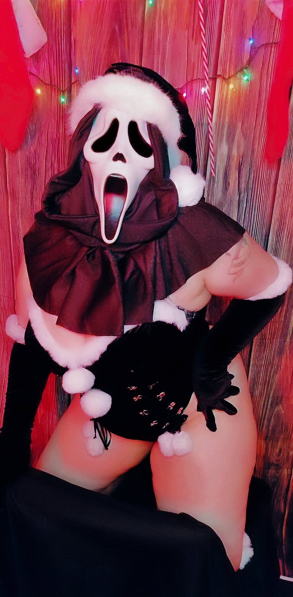 AngelFoxCosplay's tweet image. Merry christmas babes! I hopefully you SCREAM with joy at your gifts!

#scream #screamcosplay #ghostface #ghostfacecosplay #christmas #christmascosplay