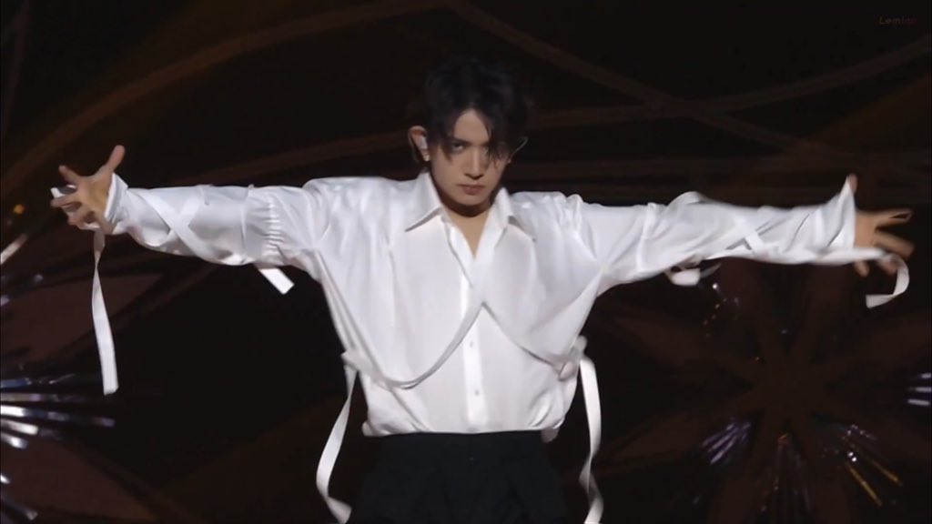 lhslovespace's tweet image. butterfly 🦋                                      swan lake 🦢